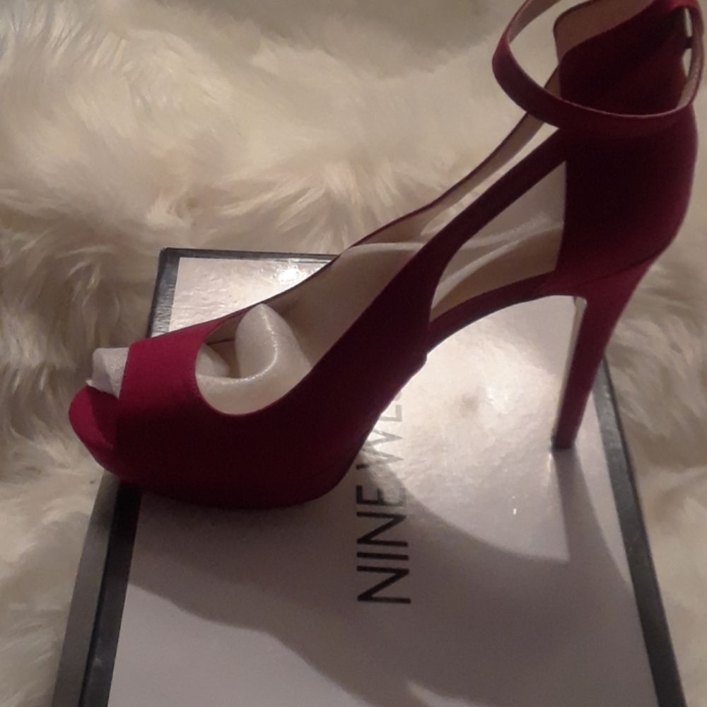 Nine West - Picture 2 of 4